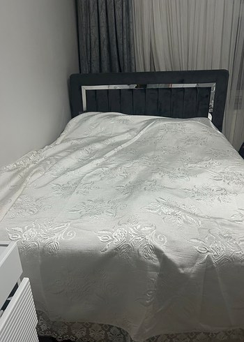 Nakışlı Beyaz Gri Yatak Örtüsü - Görsel 6