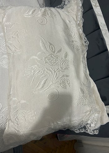 Nakışlı Beyaz Gri Yatak Örtüsü - Görsel 3