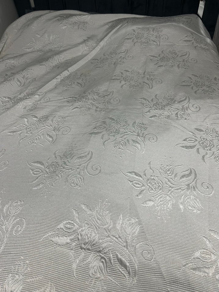 Nakışlı Beyaz Gri Yatak Örtüsü - Görsel 4