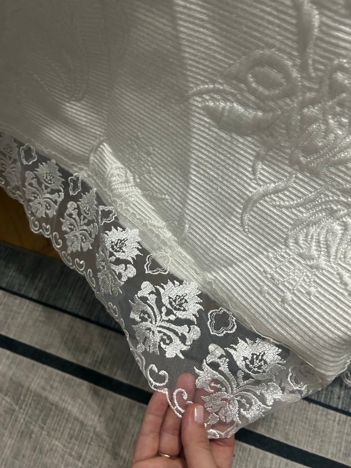 Nakışlı Beyaz Gri Yatak Örtüsü - Görsel 5