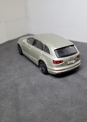  Audi Q7 Burago 1/43 Metal Araba 