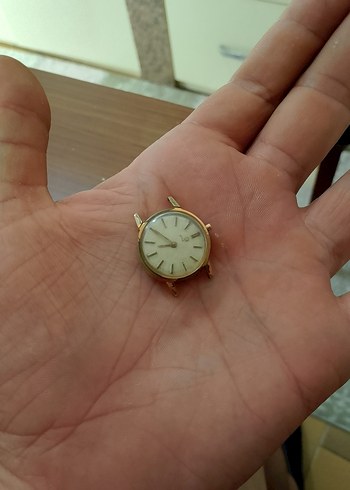 Omega Parlak Altın Renkli Vintage Kadın Saati bakım istiyor