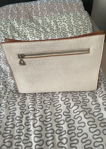 Benetton Ekru Gofraj Logolu Monogram El Portfoy Cantasi