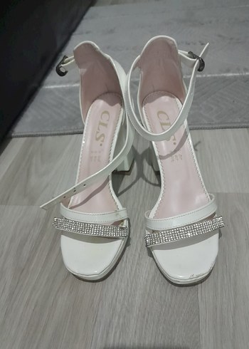 Beyaz Tokalı Blok Topuklu Kadın Abiye Ayakkabı - Görsel 3