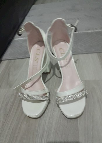 Beyaz Tokalı Blok Topuklu Kadın Abiye Ayakkabı - Görsel 5