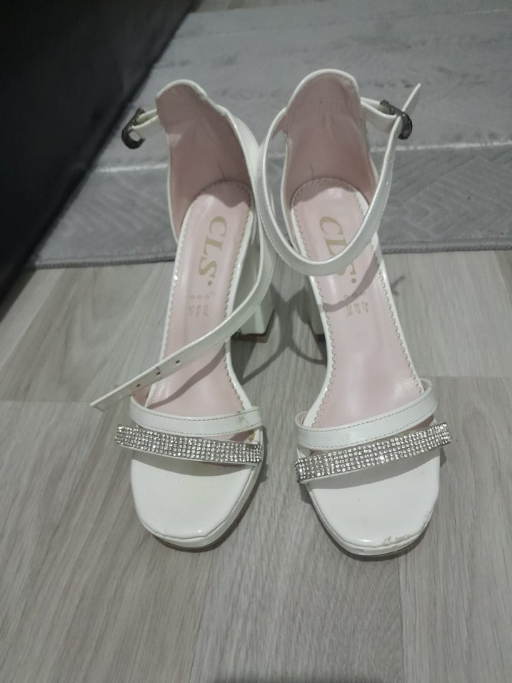 Beyaz Tokalı Blok Topuklu Kadın Abiye Ayakkabı - Görsel 3