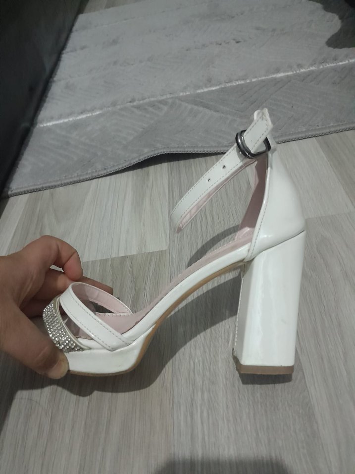 Beyaz Tokalı Blok Topuklu Kadın Abiye Ayakkabı - Görsel 4