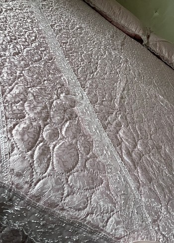 Nakışlı Pembe Yatak Örtüsü - Görsel 2