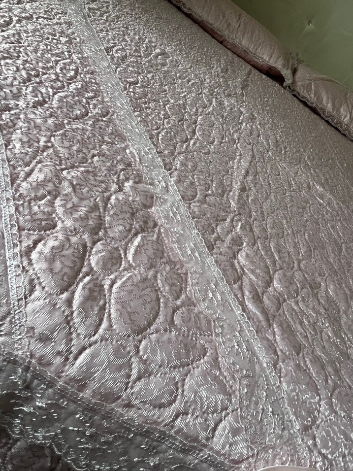 Nakışlı Pembe Yatak Örtüsü - Görsel 2