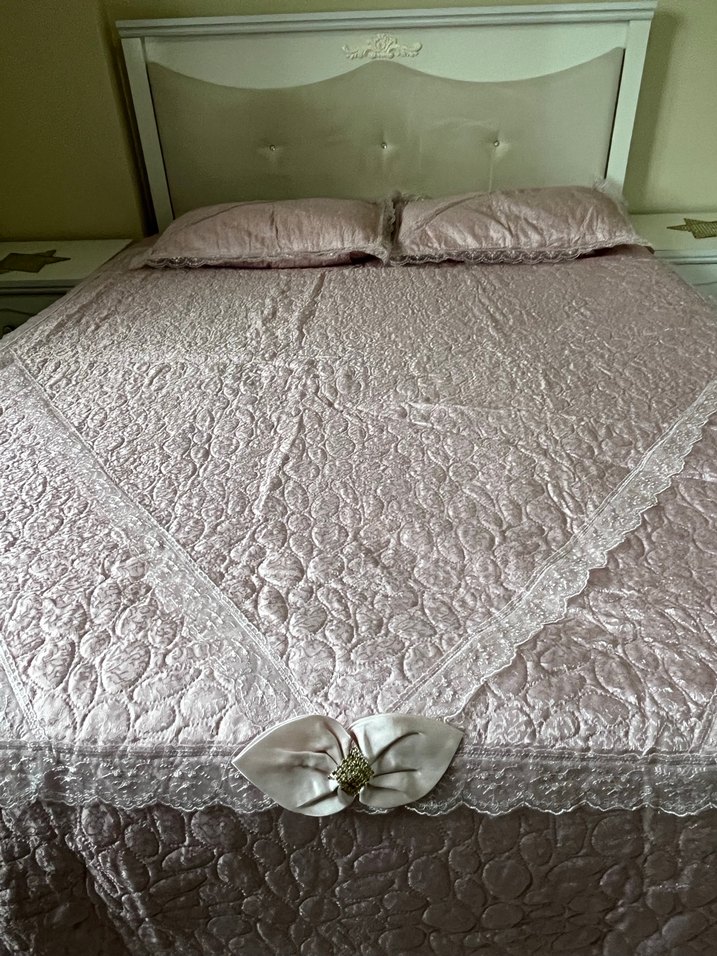 Nakışlı Pembe Yatak Örtüsü - Görsel 3