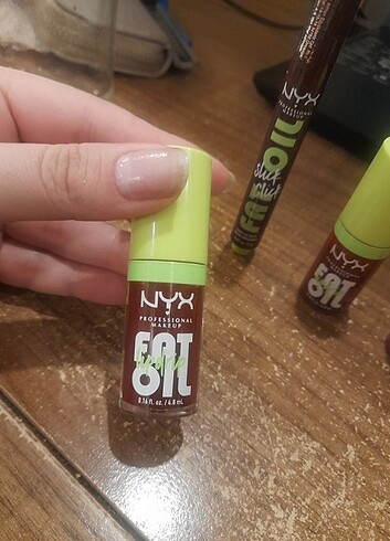 Beden bordo Renk Nyx fat oil