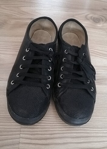 Siyah günlük ayakkabı