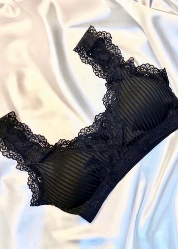 Siyah Dantel Detaylı Gotik Bralet