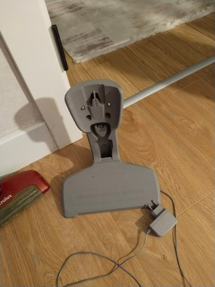 Parlak Kırmızı Electrolux Elektrikli Süpürge - Görsel 3