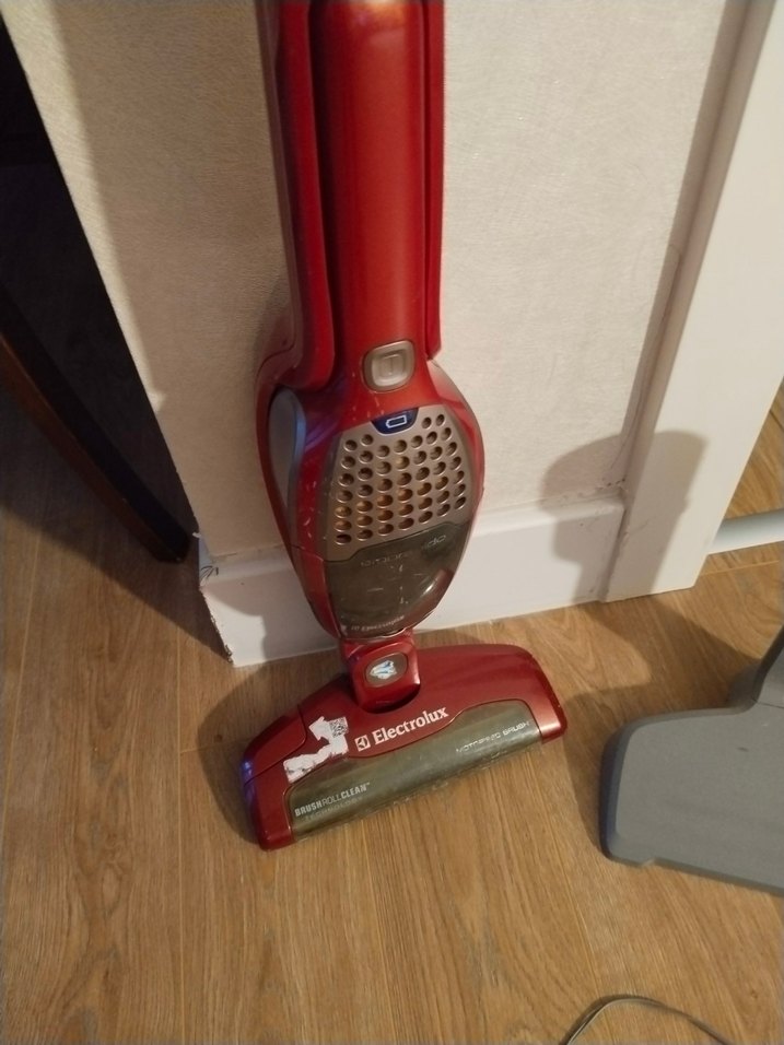 Parlak Kırmızı Electrolux Elektrikli Süpürge - Görsel 4