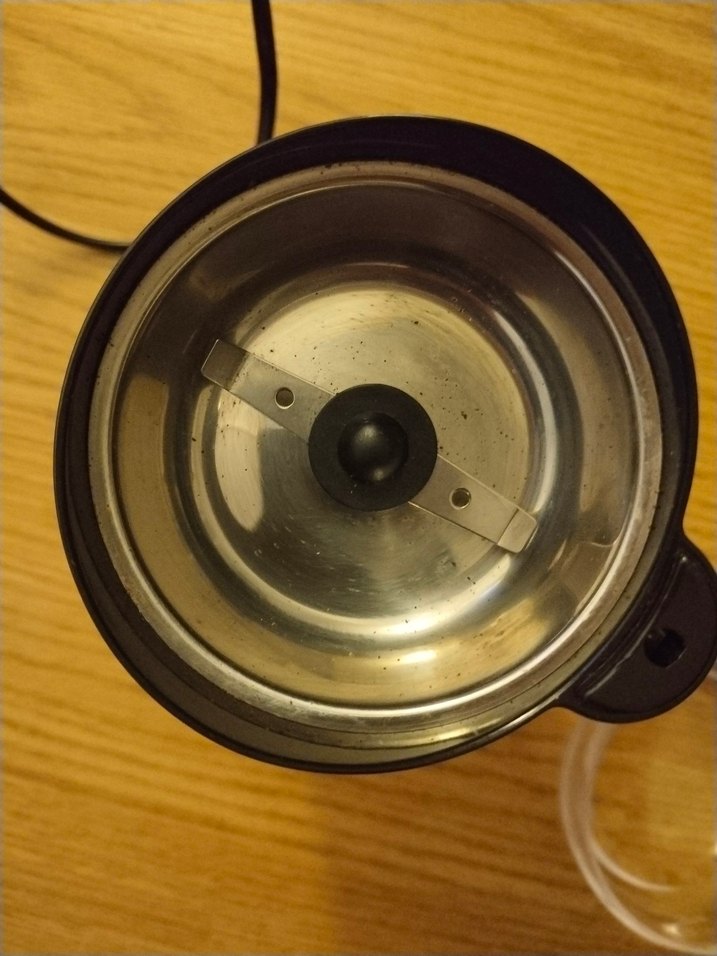 Bej ve gri renkli küçük blender - Görsel 3