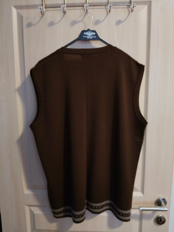 Düğmeli Kahverengi V Yaka Yün Yelek - Görsel 3