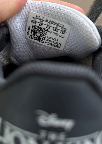 23 Beden Adidas Erkek Çocuk Beyaz Spor Ayakkabı