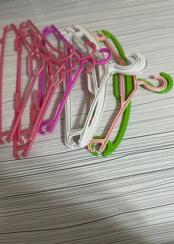 Renkli Çoklu Plastik Askılar - Görsel 3