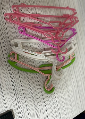 Renkli Çoklu Plastik Askılar - Görsel 2