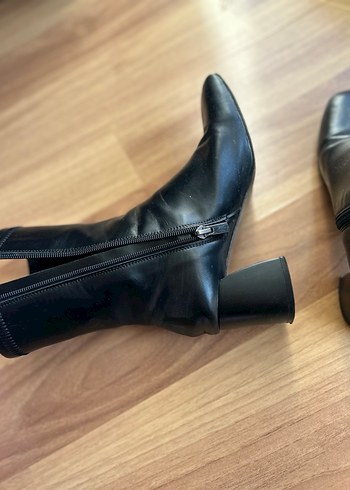 Siyah Deri Kadın Topuklu Bot - Görsel 5