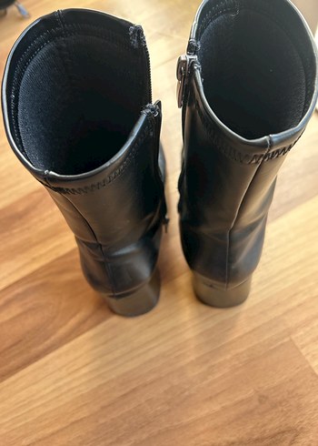 Siyah Deri Kadın Topuklu Bot - Görsel 3