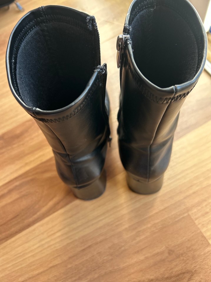 Siyah Deri Kadın Topuklu Bot - Görsel 3