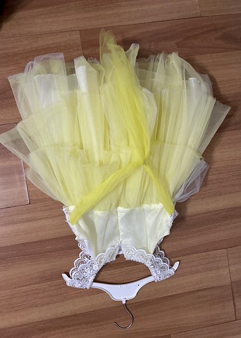 Kız Çocuk Sarı Fırfırlı Nakışlı Elbise - Görsel 4