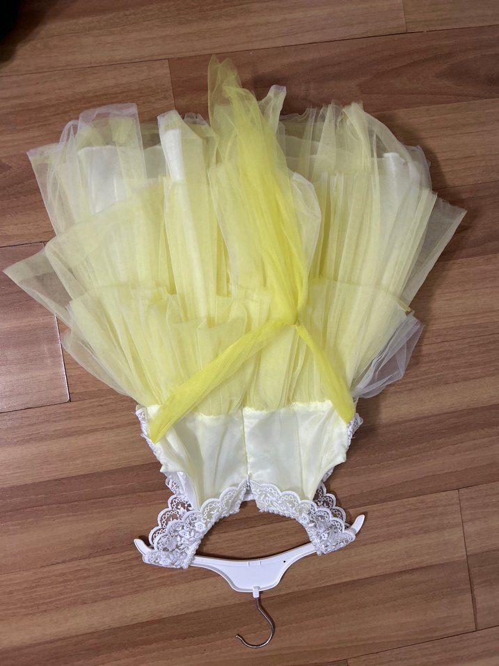 Kız Çocuk Sarı Fırfırlı Nakışlı Elbise - Görsel 4