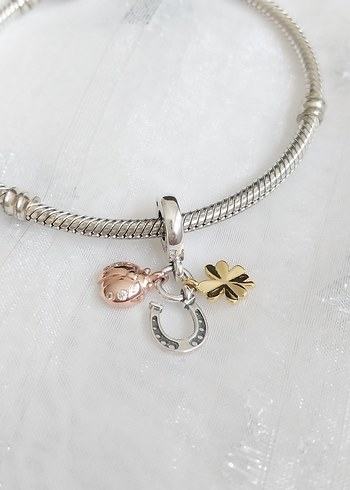 Pandora Uğur Böceği Yonca Atnalı Şans Charm