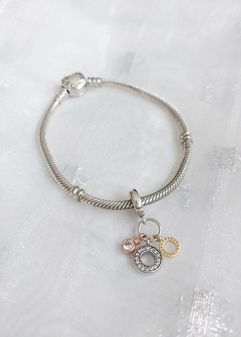 Pandora Pandora Üçlü Monogram ve Logolu Sarkan Charm