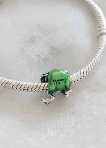 Beden Pandora Tırmanan Kurbağa Charm
