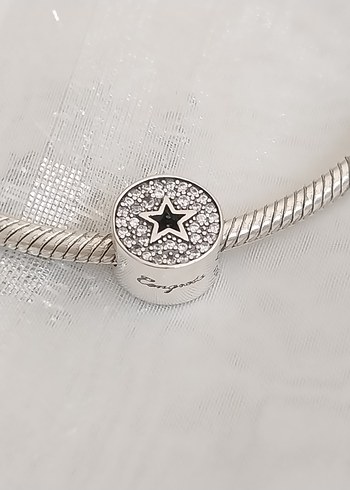 Beden Pandora Pave Yıldız Tebrikler Charm