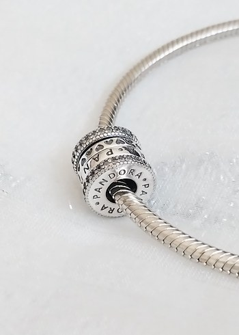 Beden Pandora Logolu Kalpli Şeffaf Taşlı Charm