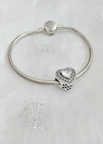 Pandora Pandora Işıltılı Hizalandırılmış Kalp Charm