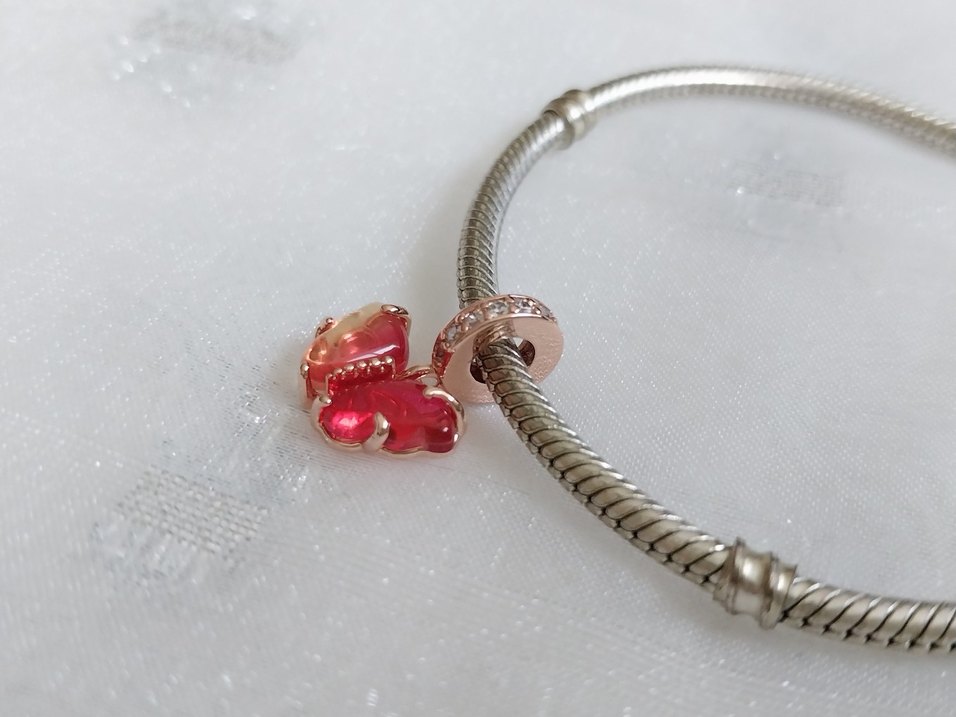 Pandora Pembe ve Sarı Murano Camı Kelebek Sallantılı Charm - Görsel 3