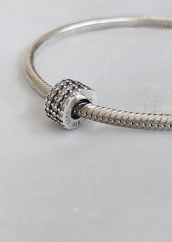 Pandora Şeffaf Taşlı Yılan Charm - Görsel 3