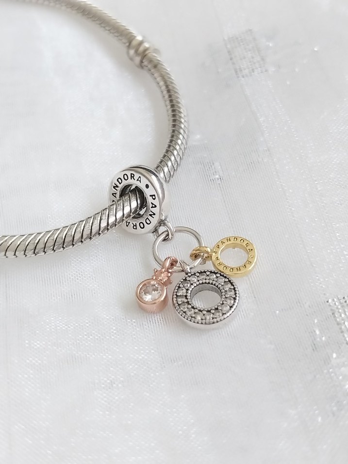 Pandora Üçlü Monogram ve Logolu Sarkan Charm - Görsel 4