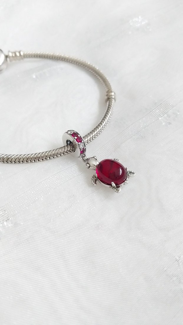 Pandora Murano Camı Kırmızı Deniz Kaplumbağası Sallantılı Charm - Görsel 3