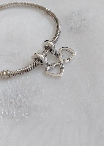 Pandora Ayrılabilir Kız Kardeş Kalp Charm - Görsel 4