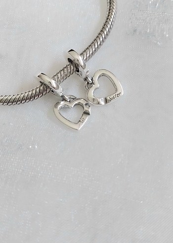Pandora Ayrılabilir Kız Kardeş Kalp Charm - Görsel 3