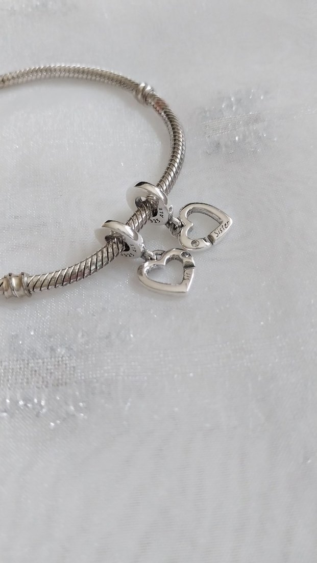 Pandora Ayrılabilir Kız Kardeş Kalp Charm - Görsel 4