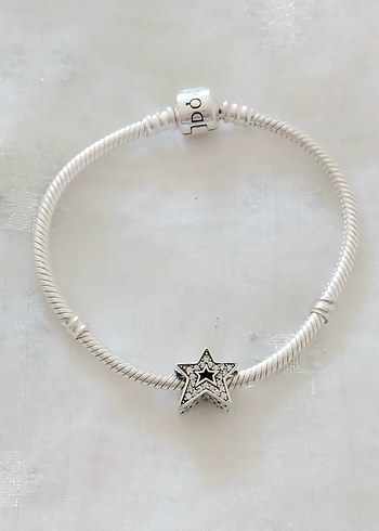 Pandora Asimetrik Yıldız Charm - Görsel 2