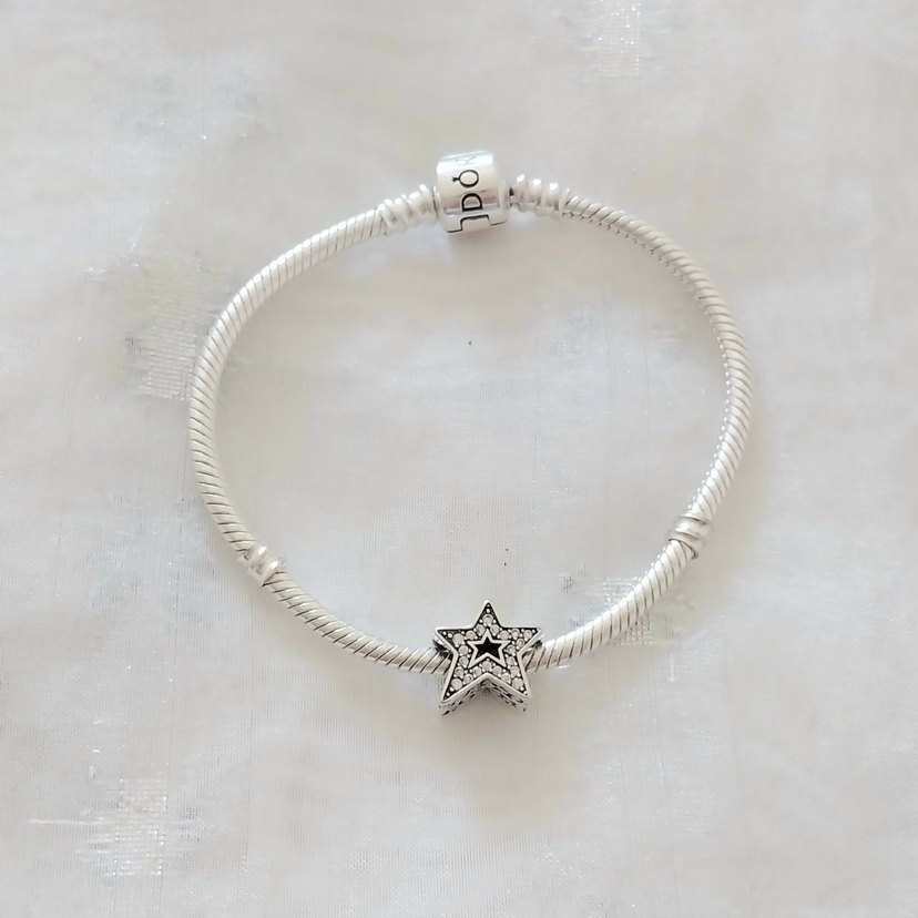 Pandora Asimetrik Yıldız Charm - Görsel 2