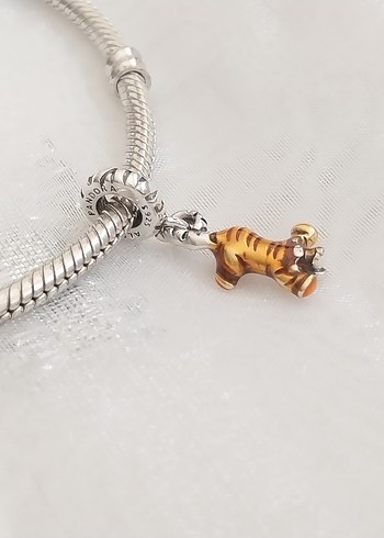 Pandora Kaplan Tigger Sallantılı Charm - Görsel 4