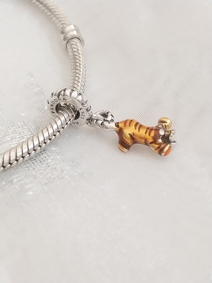Pandora Kaplan Tigger Sallantılı Charm - Görsel 4