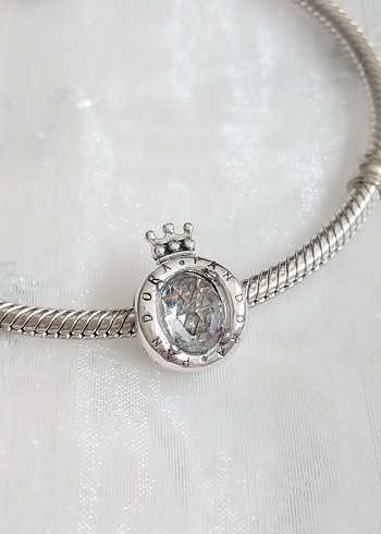 Pandora Şeffaf Taşlı O Taç Charm - Görsel 3