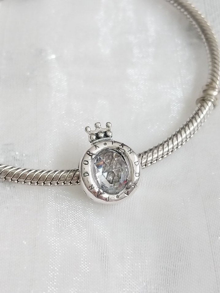 Pandora Şeffaf Taşlı O Taç Charm - Görsel 3