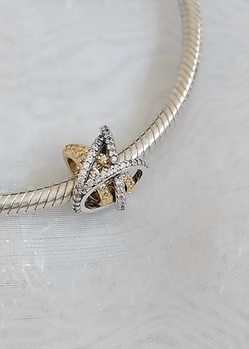 Pandora Işıltılı Çapraz Yıldız Charm - Görsel 3