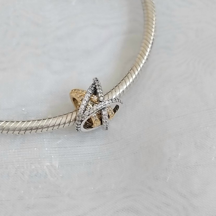 Pandora Işıltılı Çapraz Yıldız Charm - Görsel 3